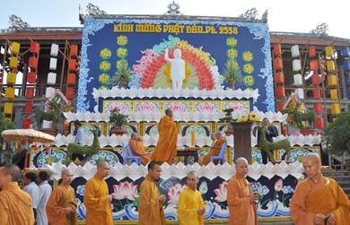 Đại Lễ Phật Đản tại chùa Sắc Tứ Khải Đoan - TP.Buôn ma thuột